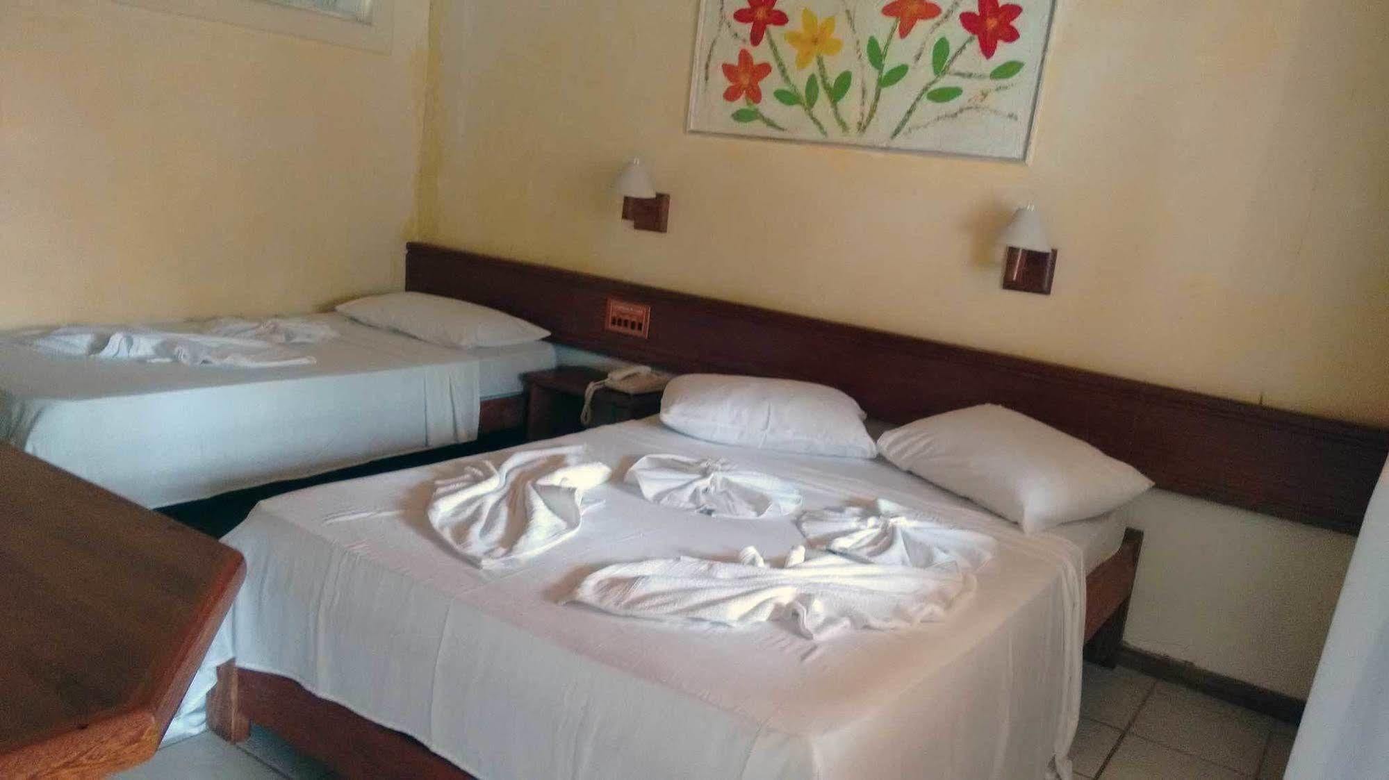 Hotel Pousada Castanheiras Do Village Порту-Сегуру Екстер'єр фото